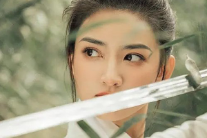 任现实风刀霜剑严相逼——《逆水寒》鉴赏之一